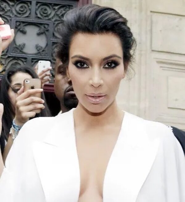 Kim Kardashian compra la cruz de Attallah que lució la princesa Diana - Gente - ABC Color