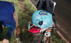 Motociclista choca a transeúnte que intentaba cruzar Ruta Py 02