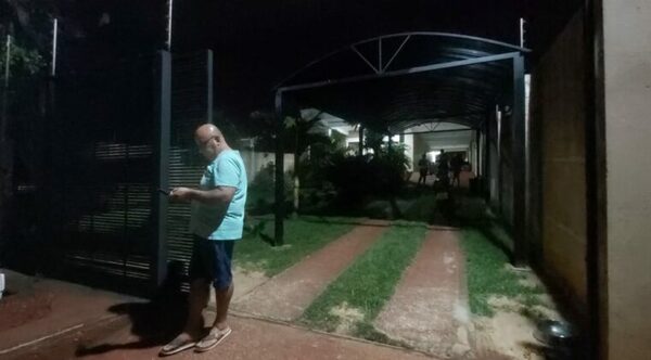 Millonario asalto domiciliario: robaron 800 celulares y una camioneta