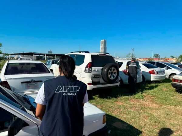 Aduana argentina secuestró 14 vehículos de chapa paraguaya con combustible de contrabando - Nacionales - ABC Color