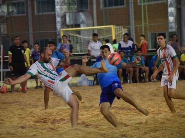 La Superliga de Fútbol Playa arrancó a puro gol - APF