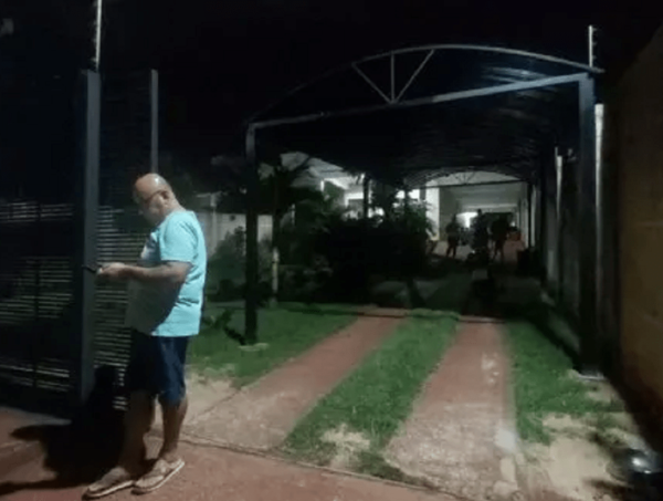 Delincuentes armados reducen a familia y roban vehículos y 800 celulares · Radio Monumental 1080 AM