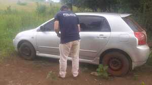 Abandonan auto robado en una zona despoblada de Minga Guazú - La Clave