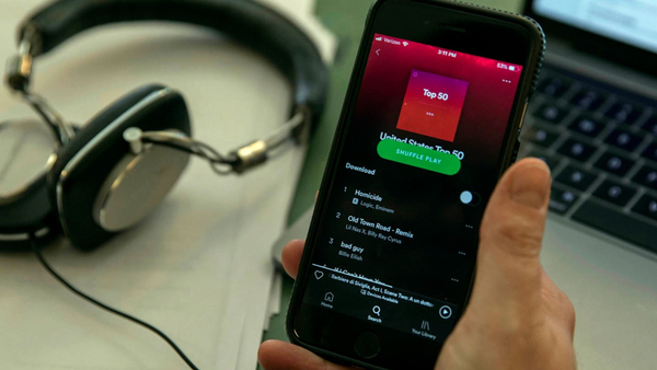 Aplicaciones de música para el móvil amenazan con salir del país por proyecto de ley "descabellado"