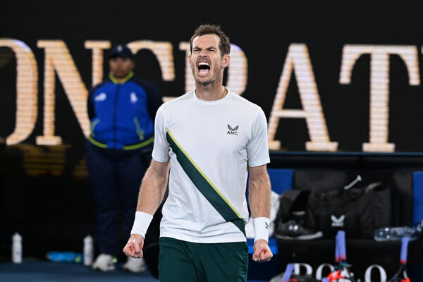 Murray 'resucita' ante Kokkinakis en un maratón que finalizó en casi seis horas