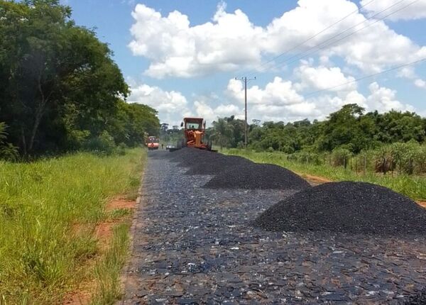 Distribuyen agua potable y mejoran caminos en diferentes zonas de Cerro Verde