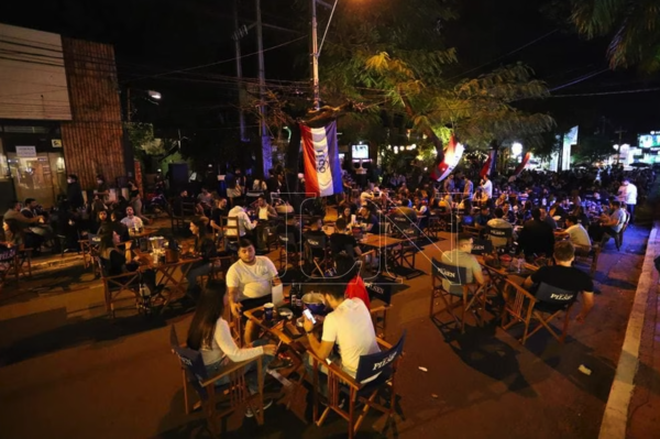 Diario HOY | Bares cuestionan "ninguneo" del municipio en plan de estacionamiento tarifado