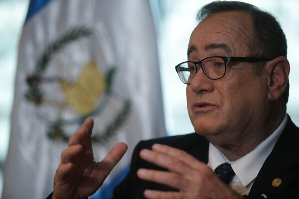 Giammattei aprovecha su visita a España para buscar oportunidades de negocio - MarketData