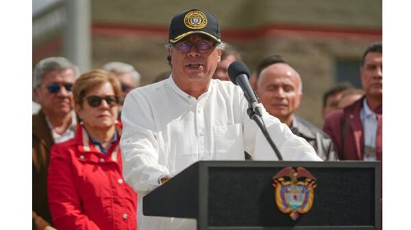 Gustavo Petro, presidente de Colombia cree que el turismo y la producción de renovables reemplazarán ingresos de combustibles - Revista PLUS