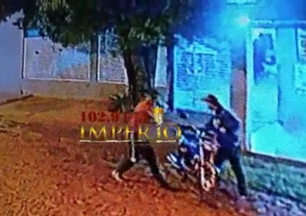 Ladrones lograron evadir a dos perros de una vivienda para robar una motocicleta - Radio Imperio