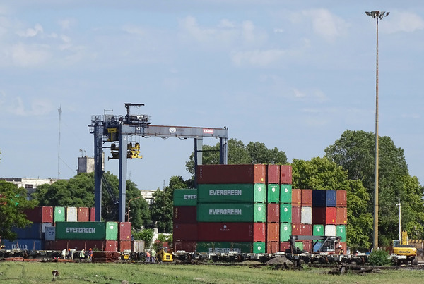 Argentina cerró el 2022 con cifras récord de exportaciones e importaciones - MarketData