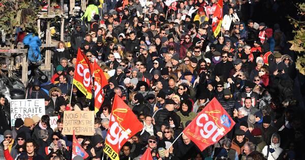 La Nación / Reforma de pensiones genera protestas masivas en Francia