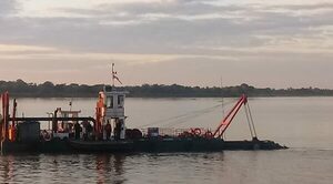 Paraguay hace el dragado en aguas compartidas y Argentina cobra el peaje