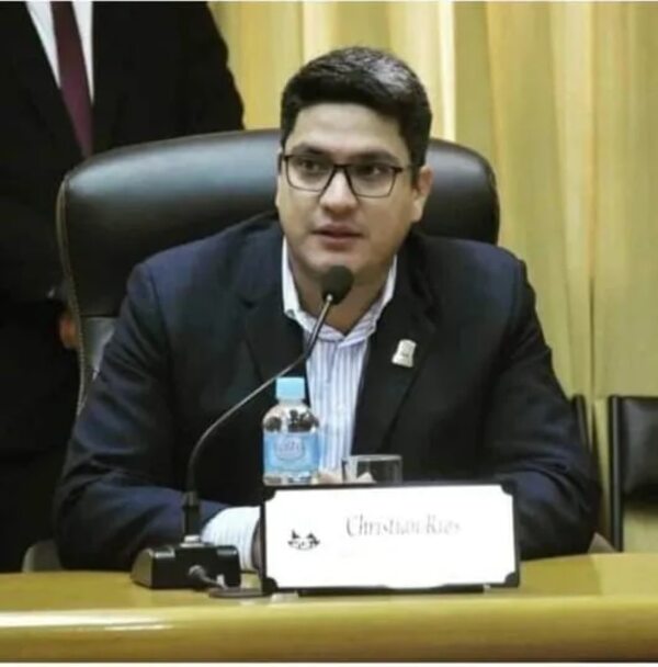 Cartista Christian Ríos reemplaza al cartista Christian Brunaga en la gobernación de Itapúa - Política - ABC Color