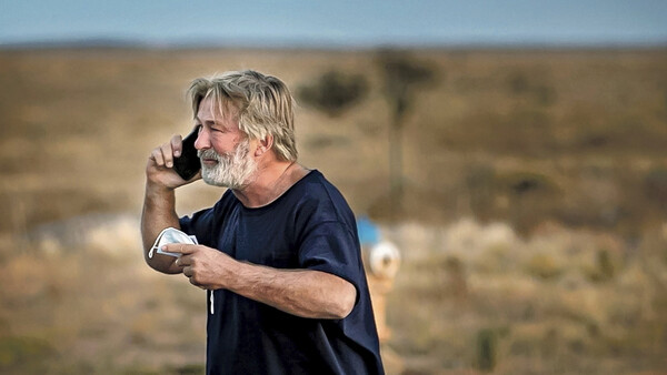 Alec Baldwin es acusado de homicidio involuntario por la muerte en el set de la película "Rust" - Megacadena — Últimas Noticias de Paraguay