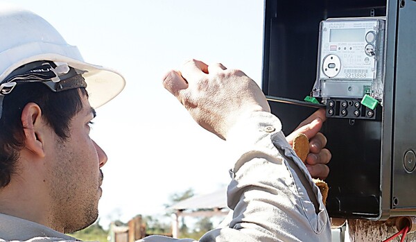 ANDE: Morosos deben abonar por los menos 30% de la deuda para evitar cortes de energía - Radio Imperio
