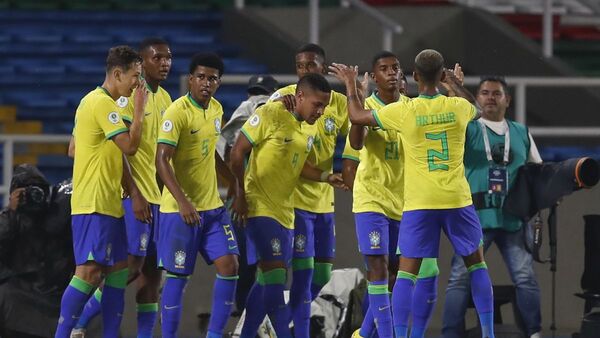 Brasil aplasta en su estreno en el Sudamericano
