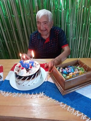 El excombatiente Canuto González cumplió 107 años - Nacionales - ABC Color