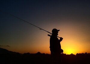 Hombre fallece electrocutado durante jornada de pesca en Misiones
