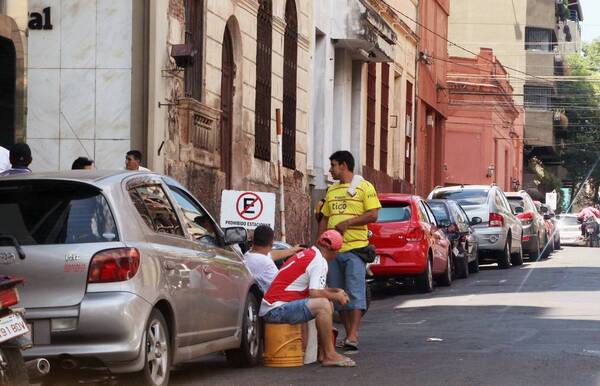 Diario HOY | Cuidacoches contratados por Parxin tendrán sueldo mínimo y seguro social