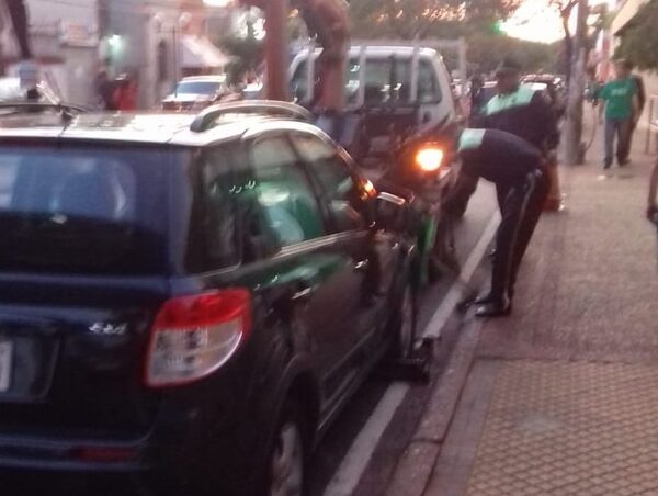 El cobro del estacionamiento nocturno se aplica ante la alta demanda de espacios, explican · Radio Monumental 1080 AM