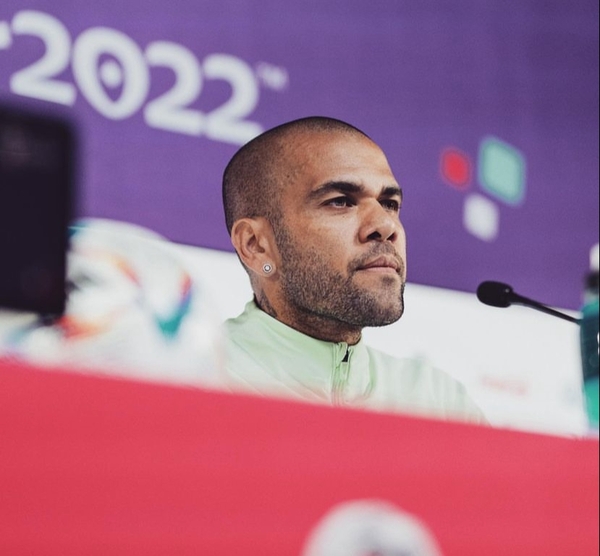Dani Alves es detenido en España por supuesto acoso sexual - trece