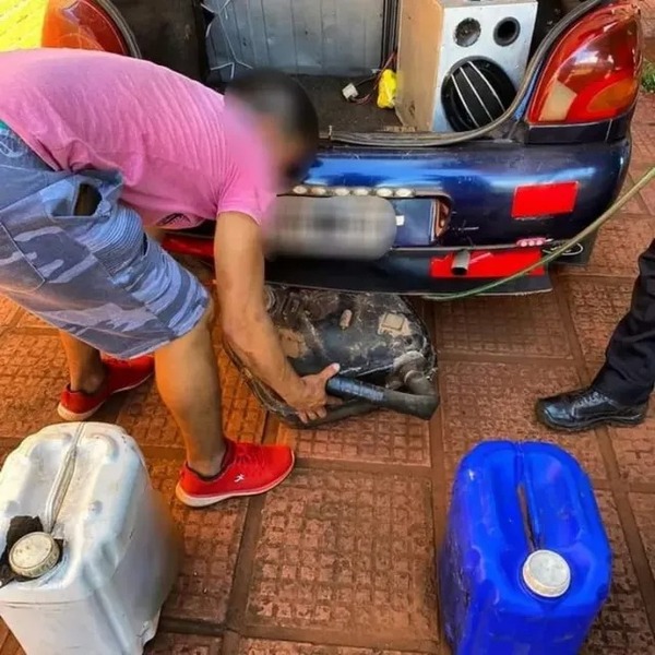 Red de contrabando utilizan vehículos con doble tanque para transportar combustible