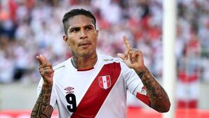 Paolo Guerrero sacude el mercado argentino