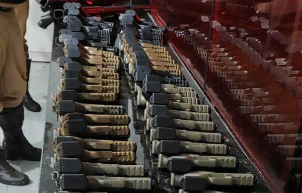 Incautan en Brasil arsenal de armas en camiones con placa paraguaya - Noticiero Paraguay