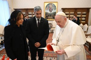 Diario HOY | Abdo Benítez y el papa se reunieron durante media hora y le llevó mate