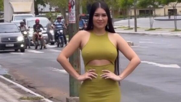 Doñas piden a Laurys Dyva ya no publicar fotos sin corpiño