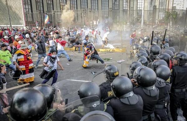 Aumentan los muertos, las protestas arden y Boluarte dice que su Gobierno está firme en Perú - San Lorenzo Hoy