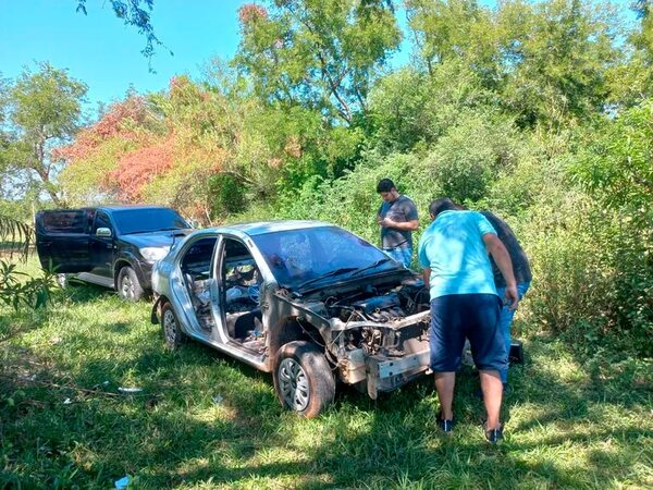 Hallan auto robado ya desarmado en Ypané - Policiales - ABC Color