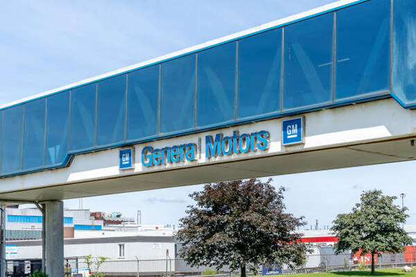General Motors invertirá casi mil millones de dólares en producir motores de combustión - Revista PLUS