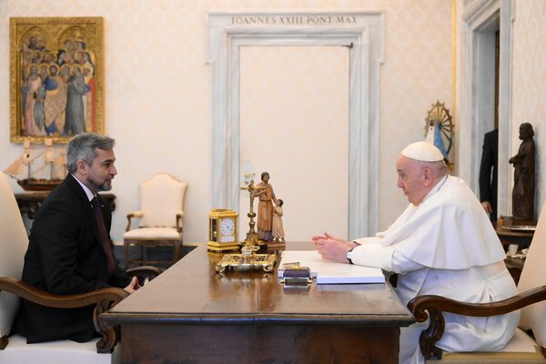 Abdo Benítez se reunió con el papa Francisco en el Vaticano - trece