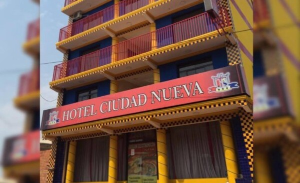 Hotelero denuncia a empleada infiel por millonario hurto