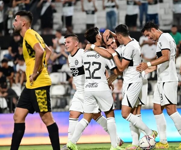 Olimpia presentó a su plantel para el 2023 - Fútbol - ABC Color
