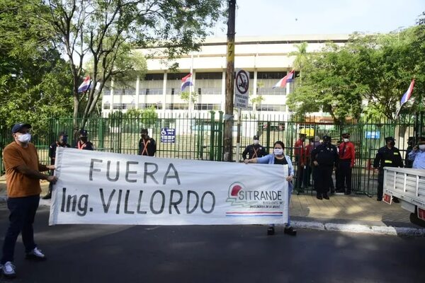 Suspensión de beneficios adicionales para funcionarios de la ANDE ya es permanente - Economía - ABC Color