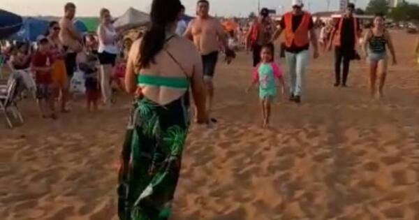 La Nación / Susto en la playa San José: en un descuido, niña de 4 se pierde de su madre