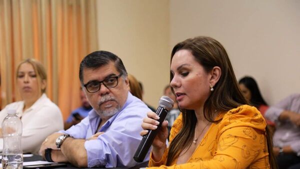Ministra de la SEN pide disculpas por pedir quemar cubiertas para eliminar criaderos
