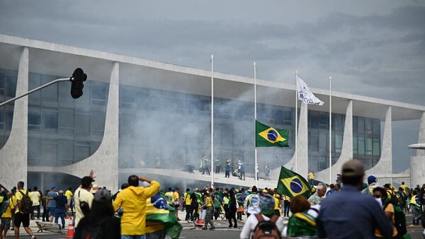 Corte brasileña tiene en prisión a 942 por acto golpista