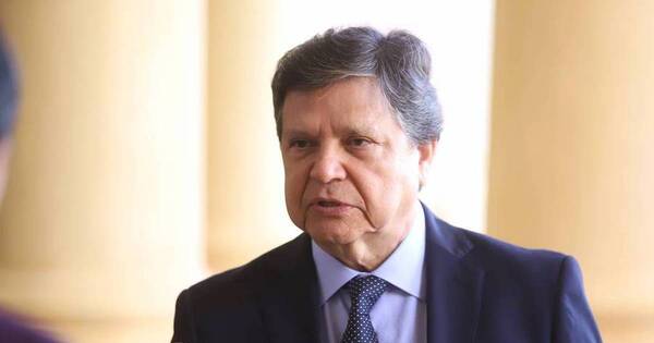 La Nación / Euclides Acevedo repudia la persecución de Efraín Alegre