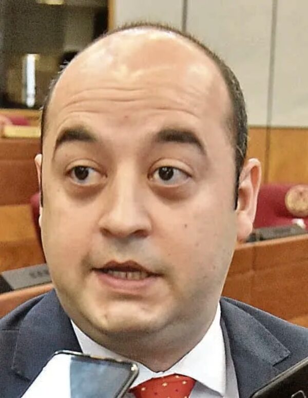 Oficialismo rechaza sacar de carrera a Fernando Lugo - Política - ABC Color