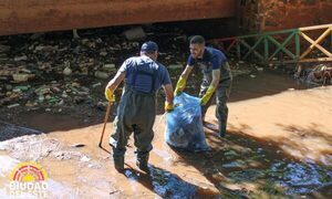 Municipalidad de CDE despliega tarea de limpieza en cauce del Amambay – Diario TNPRESS