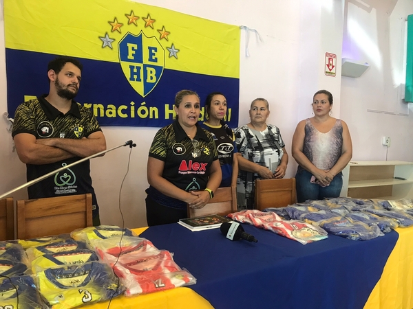Vamos Encarnación!! Jugadores reciben atuendos con miras al Campeonato Nacional de Handball