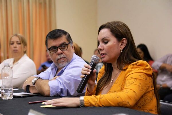 Ministra planteó quemar cubiertas para luchar contra el dengue y causó indignación - trece