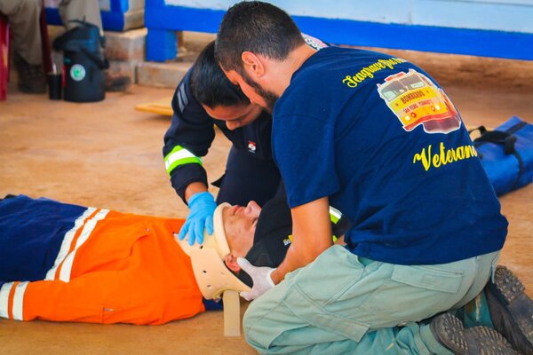 Capacitan a obreros en manejo de primeros auxilios - Unicanal