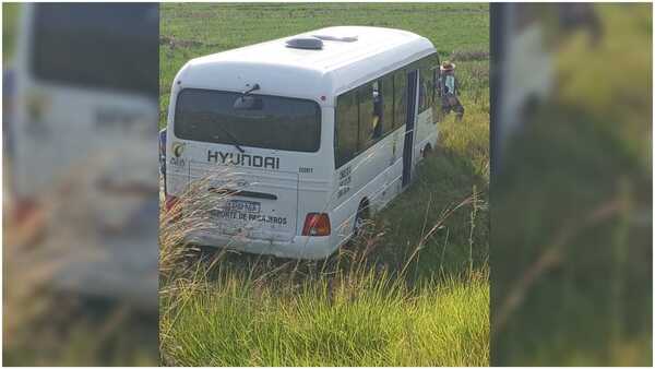 Minibus que trasladaba a concepcioneros vuelca sobre Ruta PY08