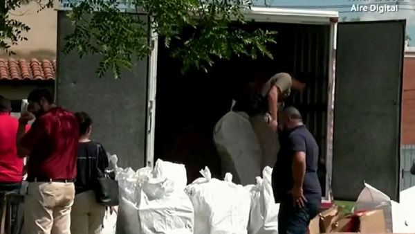 Grupo secuestró camión al salir del aeropuerto y luego lo abandonó