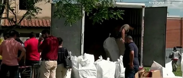 Secuestran camión en aeropuerto y luego lo abandonan | 1000 Noticias
